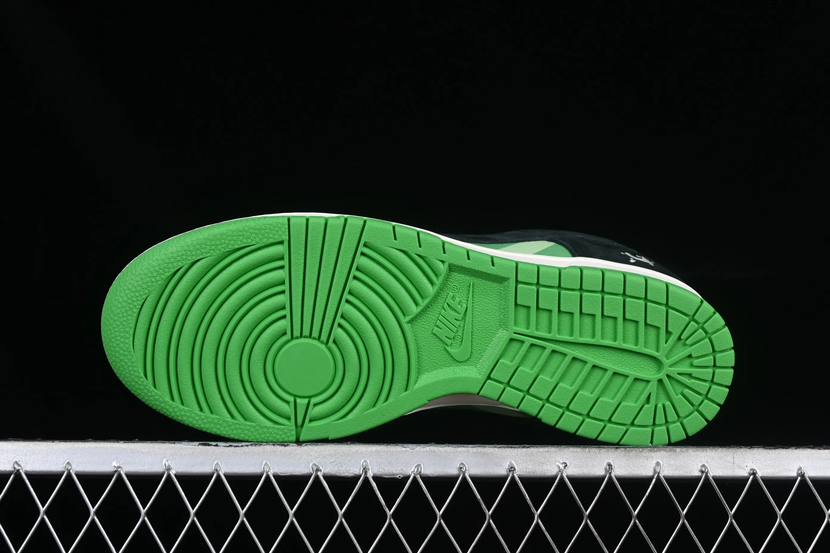 All Categories Nk SB Dunk Series Nk SB Dunk Low Low-top sneakers The Powerpuff Girls x Nk Dunk SB Low Powerpuff Girls joint black and green SB low-top casual sneakers GP5532-062